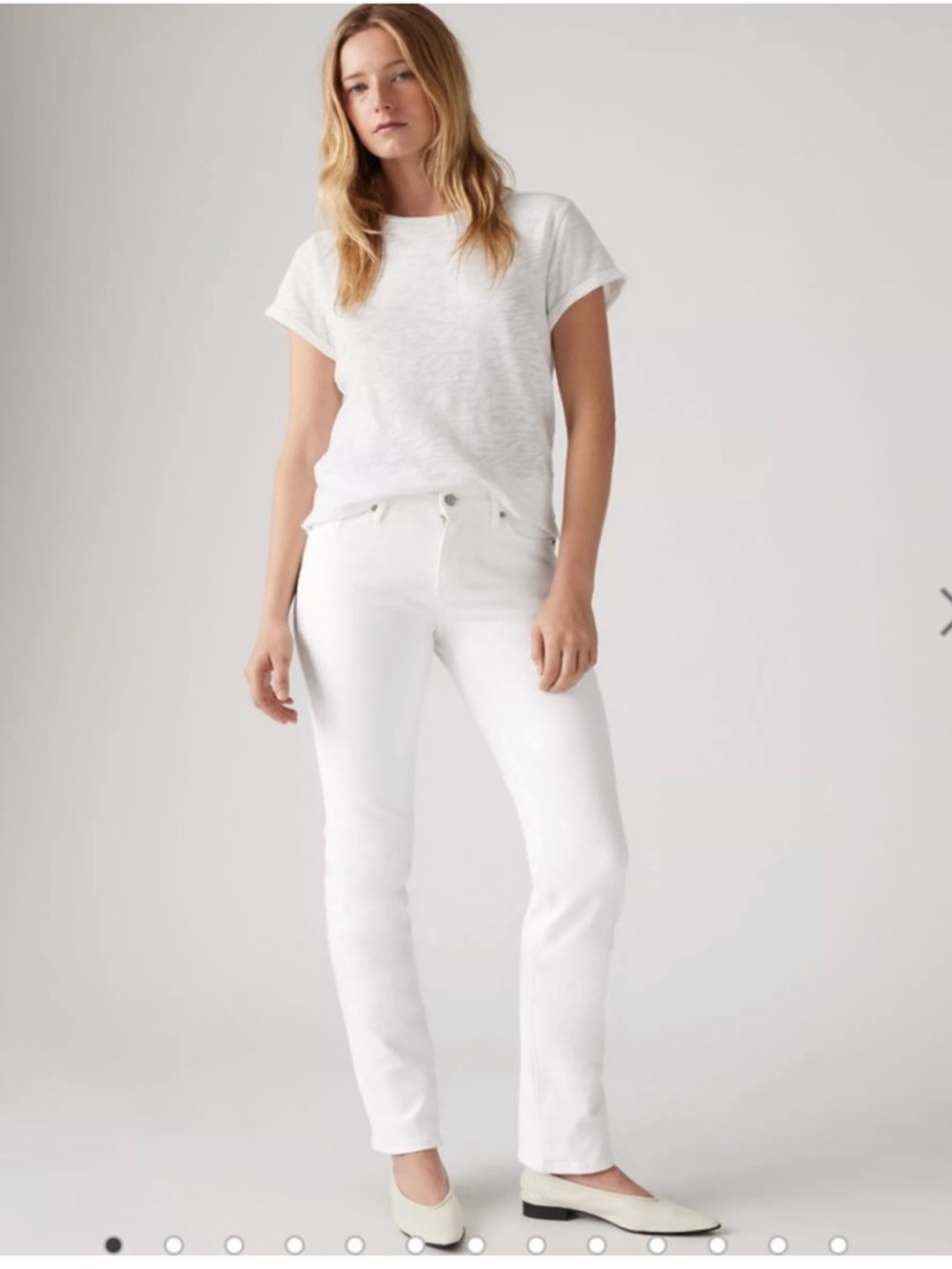 Levi Strauss White Classic Mid Rise Skinny Size 26 EUC